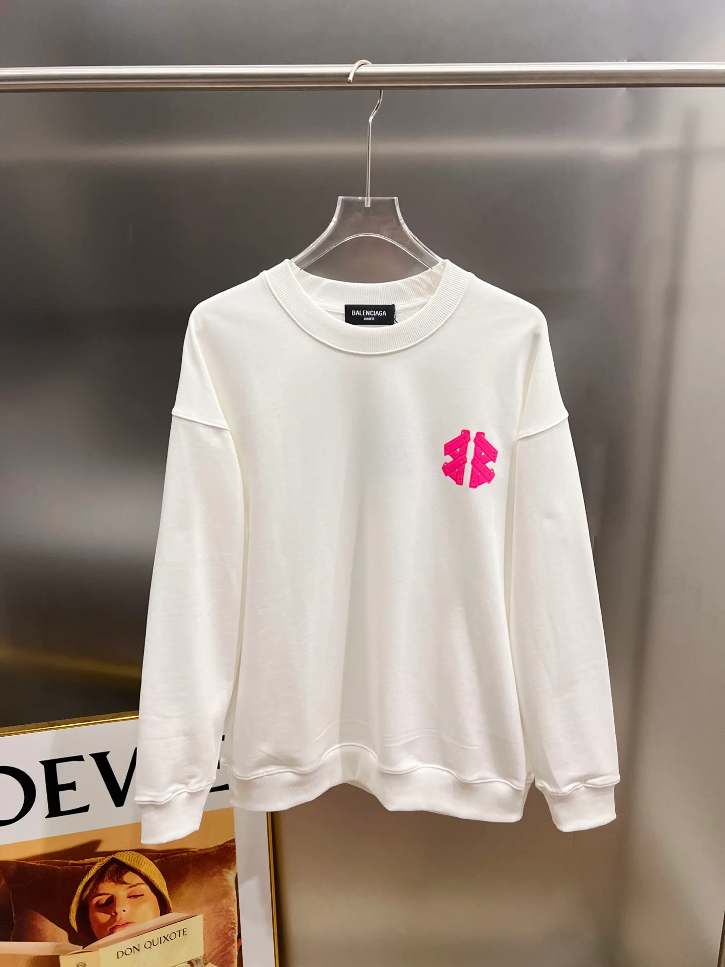 BAL Balenciaga 2026 Autumn and Winter New Arrival Round Neck Long Sleeve Sweater Classic Letter Flocking Print + Three-dimensional Silicone Technology Men and Women Same Style Loose Version S M L XL XXL Five Codes Color: Black White